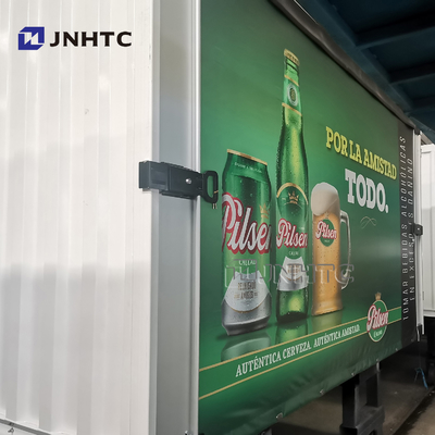 Sinotruk HOWO 4x2の冷蔵庫の冷凍庫のトラックは飲料によって冷やされている箱のトラックを飲む