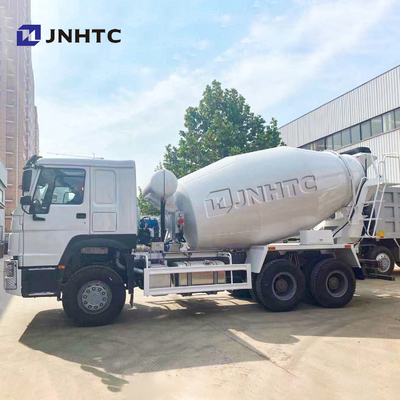 Howo Sinotruk 9つの立方10m3 12CBMのコンクリートミキサー車のトラック2の座席