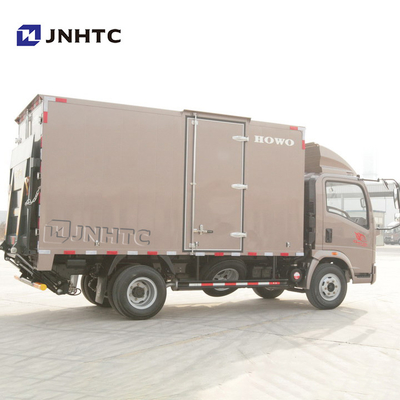 Sinotruck Howoの軽量商業トラックの輸送4x2ヴァン