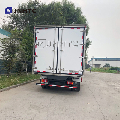 HOWOの軽量4x2輸送のヴァンContainer Cargo箱のトラック
