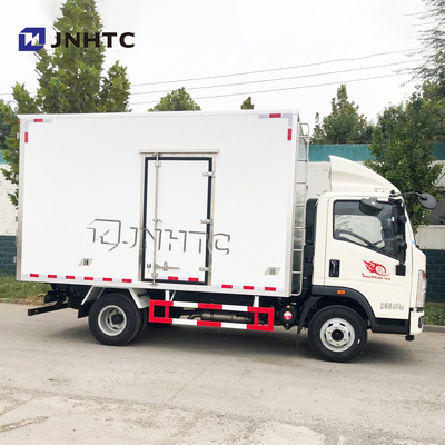HOWOの軽量4x2輸送のヴァンContainer Cargo箱のトラック