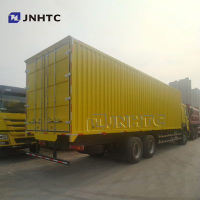 Sinotruk HOWOの重い貨物トラック6*4箱の貨物トラック10の荷車引きの貨物自動車