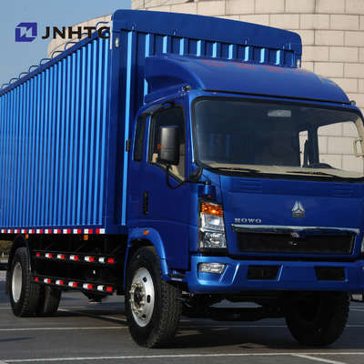 HOWO 4x2の軽量商業トラックの輸送の貨物Box WagonヴァンTruck