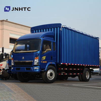 HOWO 4x2の軽量商業トラックの輸送の貨物Box WagonヴァンTruck