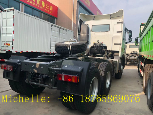 Sinotruk Howo 6*4のトラクターのトラック10の荷車引きのトラクターの頭部100トン