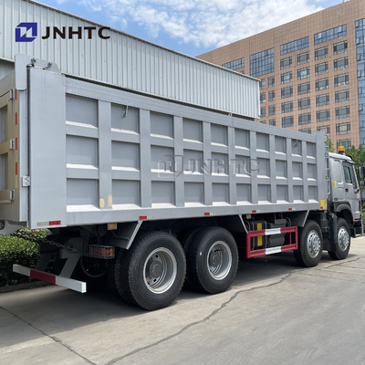 Sinotruk HOWO 8x4 30tの頑丈なダンプ トラック ミネラル鉱山35の立方12の車輪