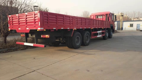 Sinotruk HOWOの重いヴァン平面貨物トラック8*4 12の荷車引き