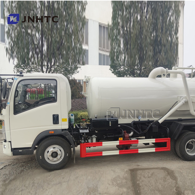 Sinotruk HOWO 4X2の下水の吸引のトラックのユーロ3 Rhd LHD 5000リットル
