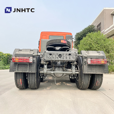 Sinotruk HOWO 6x4 10の車輪20ton RHDのトラックのヘッド索引車のトラクターのトラック