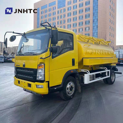 Sinotruk HOWO 4x2 6は5cbm燃料タンクのトラック ガソリン輸送を動かす