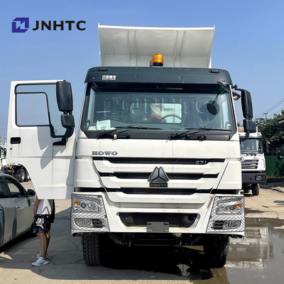 Sinotruk Howoのベンツの白いダンプ トラック50T 12の車輪右ドライブ新しいモデル
