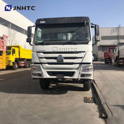 Sinotruk Howoのベンツの白いダンプ トラック50T 12の車輪右ドライブ新しいモデル