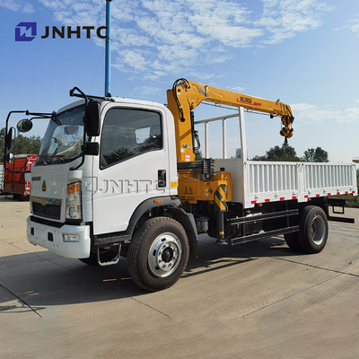 Sinotruk Howo 4*4の3.2Tクレーンが付いている小さい貨物トラック