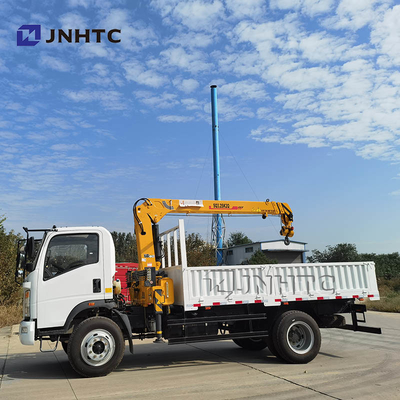 Sinotruk Howo 4*4の3.2Tクレーンが付いている小さい貨物トラック