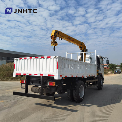 Sinotruk Howo 4*4の3.2Tクレーンが付いている小さい貨物トラック