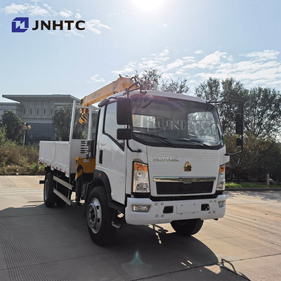 Sinotruk Howo 4*4の3.2Tクレーンが付いている小さい貨物トラック