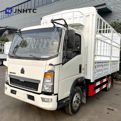 Sinotruk HOWO 4x2ライト棒の貨物キャリアのトラック