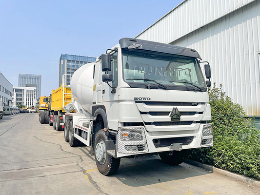 10車輪のSinotruk HOWO 9m3のトラックミキサのトラック