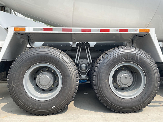 10車輪のSinotruk HOWO 9m3のトラックミキサのトラック