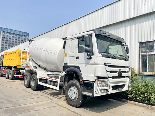 10車輪のSinotruk HOWO 9m3のトラックミキサのトラック
