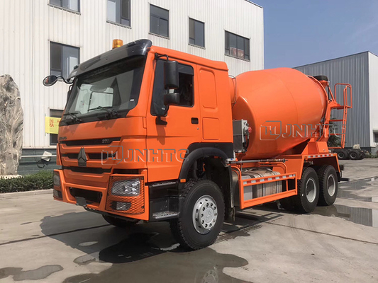 Sinotrukの自己の積込み機のトラックミキサ10の荷車引き371hp 10m3