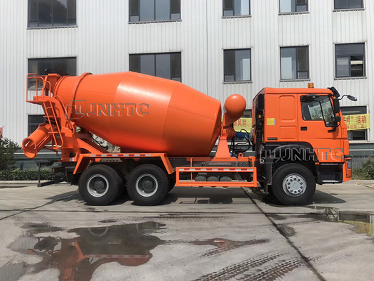 Sinotrukの自己の積込み機のトラックミキサ10の荷車引き371hp 10m3