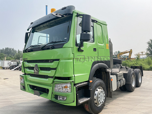 Sinotruk Howo 10は371hp索引車のトラック50tのトラクターの頭部を動かす
