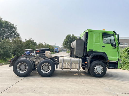 Sinotruk Howo 371の馬力10車輪のトラクターのトラック50トンのトラクターの頭部