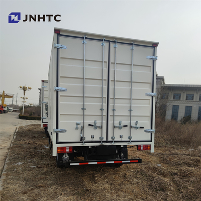 SINOTRUK HOWO LHD Box TruckヴァンCargo Truck 116hp 6トンの