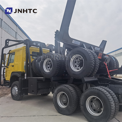 6x4は木輸送の記録のトレーラーのSinotruk Howoのブランドを材木で支える