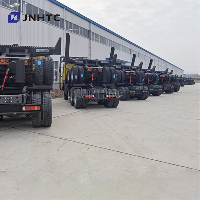 6x4は木輸送の記録のトレーラーのSinotruk Howoのブランドを材木で支える