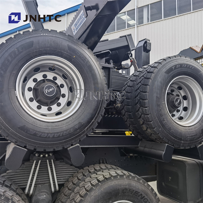 6x4は木輸送の記録のトレーラーのSinotruk Howoのブランドを材木で支える