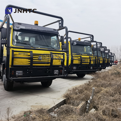 6x4は木輸送の記録のトレーラーのSinotruk Howoのブランドを材木で支える