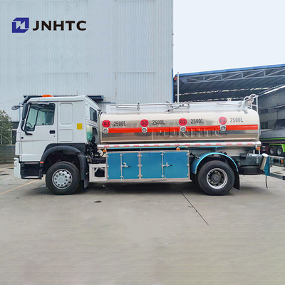 6つの車輪のアルミ合金のSinotruk Howoのタンク車 ディスペンサーとの10000リットル