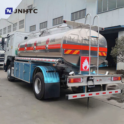 6つの車輪のアルミ合金のSinotruk Howoのタンク車 ディスペンサーとの10000リットル