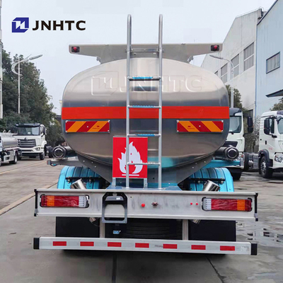 6つの車輪のアルミ合金のSinotruk Howoのタンク車 ディスペンサーとの10000リットル