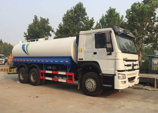 スプレー システムが付いている30000L Sinotruk Howo7の給水車