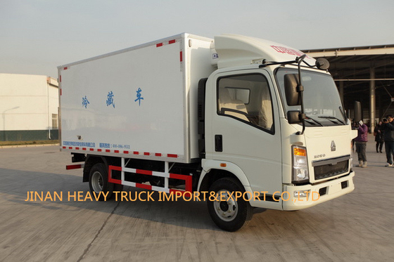 2車軸5T Howo軽量コマーシャルは冷却装置冷蔵室ヴァンをトラックで運ぶ